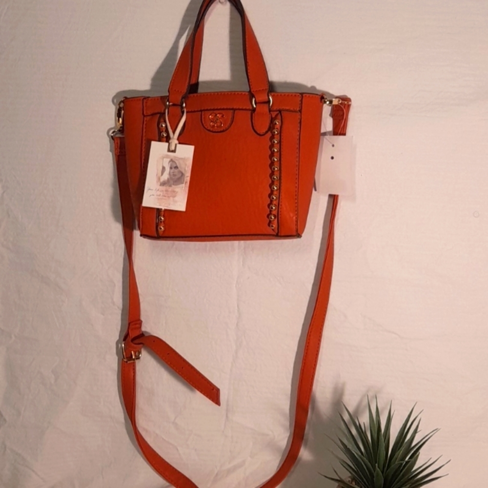 [ NEVER USED ] JESSICA SIMPSON SMAL PURSE WITH STRAP .
